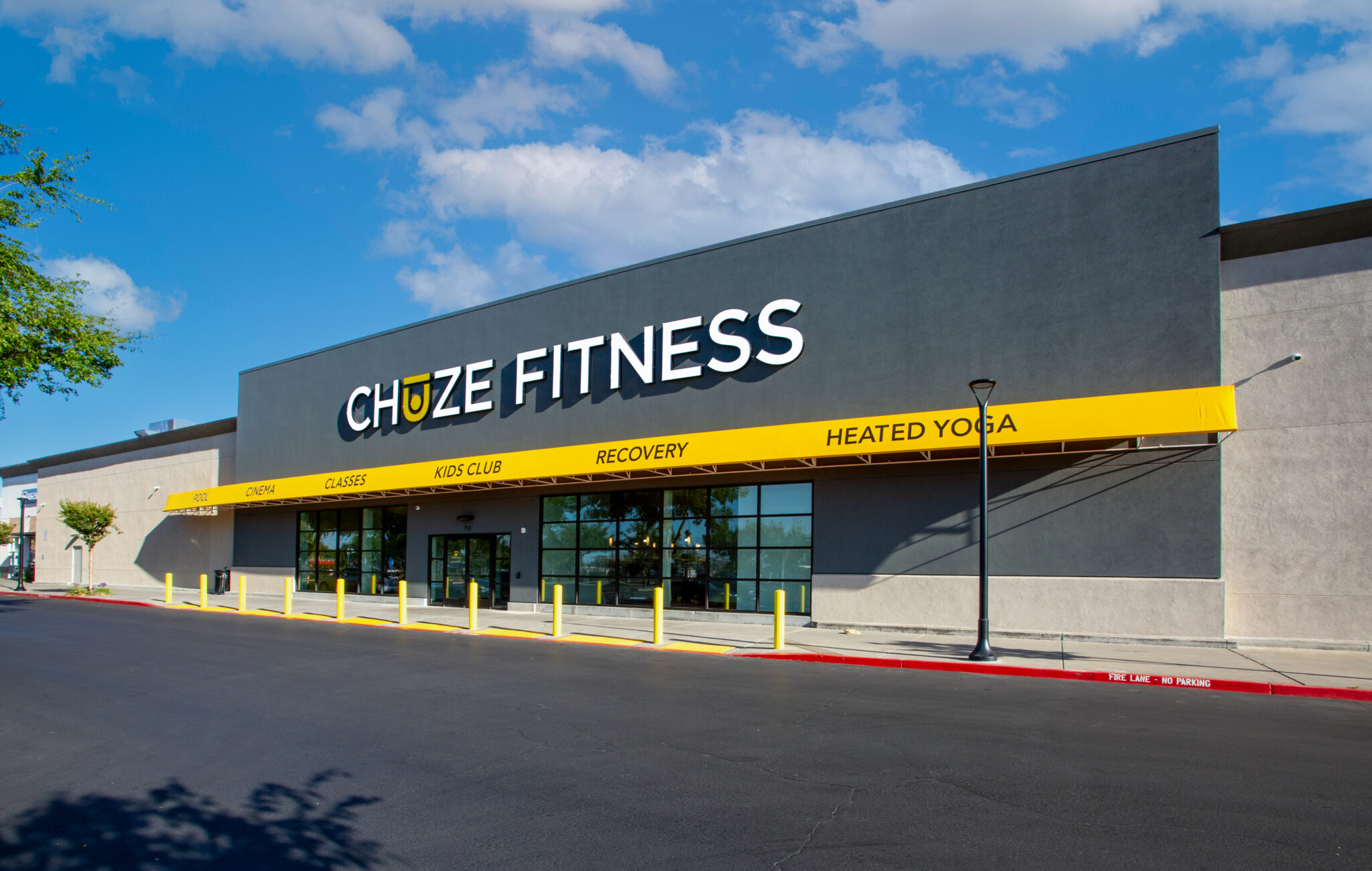 „Chuze Fitness“ bendradarbiauja su „Raley's“, kad užmegztų į bendruomenę orientuotą partnerystę Sakramento laisvojo uosto vietoje.